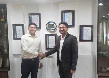 Anirudh Minda, Director, JP Minda Group (L) and Shikhar Sharma, COO of Sheru (R)