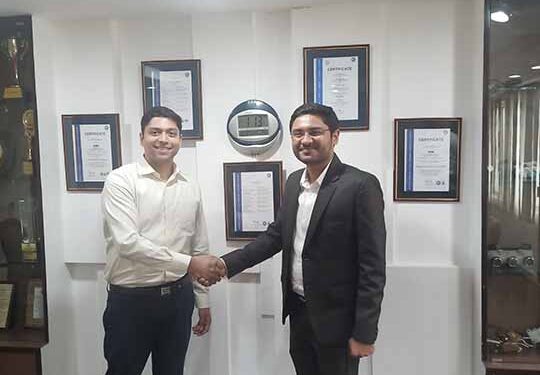 Anirudh Minda, Director, JP Minda Group (L) and Shikhar Sharma, COO of Sheru (R)