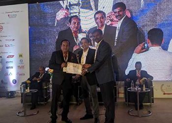 Pankaj Vijay-Vice President Domestic Sales Head, Matrix Comsec (R) and S. Sundar –Associate Vice President Product Management , Matrix Comsec (R) Receiving the Award